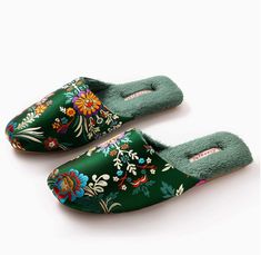 🌸 Heritage Craftsmanship Meets Modern Comfort: Drawing from the rich tradition of Chinese embroidery, passed down since the Ming and Qing dynasties, each slipper showcases intricate designs representing harmony, nature, and prosperity. Embellished with floral and mythical motifs, these designs embody timeless elegance and cultural artistry. 👞 Handmade Embroidered Winter Slippers: Crafted with delicate hand embroidery and lined with soft faux fur, these luxurious oriental slippers offer warmth Traditional Handmade Slippers For Spring, Women’s House Slippers, Luxury Slip-on Winter Slippers, House Slippers Womens, Embroidery Slippers, Traditional Embroidered Slip-on Slippers, Chinese Embroidery, Chinese Man, Winter Slippers