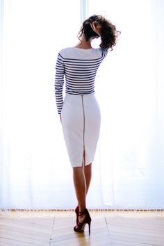 Pencil Skirt Diy, Pencil Dress Outfit, Pencil Skirt White, High Waisted Pencil Skirt, Skirt Patterns Sewing, Womens Pencil Skirts, Sewing Skirts, Beautiful Skirts