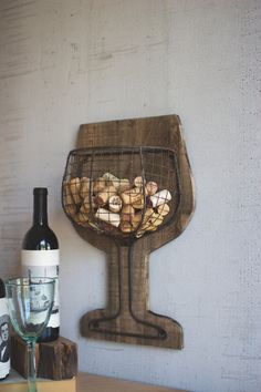 Wood and Wire Wall Wine Cork Holder – Yanni Custom Leftover Wine, Wine Cork Holder, Wine Cork Diy Crafts, Wine Cork Diy, Cork Holder, Wine Cork Art, Cork Projects, Cork Diy, Wine Craft