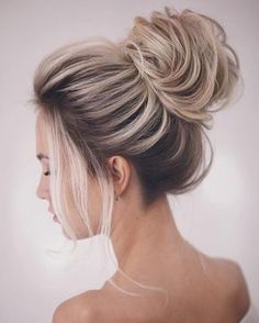 penteados-para-festa-de casamento-no-estilo-coque Hairstyle Bridesmaid, Messy Wedding Hair, Hair Bun Tutorial, Wedding Guest Hairstyles, Messy Bun Hairstyles, Trendy Wedding Hairstyles, Wedding Hair Inspiration, Messy Hairstyles