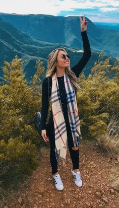 Hiking Pose, Mode Kimono, Tumblr Outfits, Outfit Trends, Casual Fall Outfits, Outfit Casual