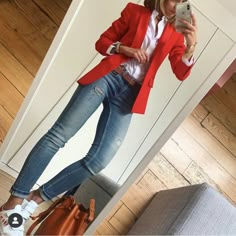 Blazer Outfits Casual, Mode Casual, Red Blazer, Casual Work Outfits, Looks Chic, Blazer Outfits, Business Casual Outfits, The Mirror, Street Styles