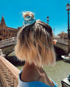 Summer Hair Accessories, Emma Bunton, Short Hair Bun, Top Knot Hairstyles, Peinados Recogidos, Cute Hairstyles For Short Hair, Short Hairstyle