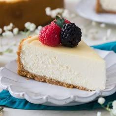 The BEST Cheesecake Recipe Dessert Recipes Without Eggs, Cream Cheese Dessert Recipes, Recipes Without Eggs, Cheese Dessert Recipes, Sugar Spun Run, Best Cheesecake, New York Cheesecake, Cheese Dessert, Eggs Recipe