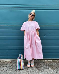 Pink Dress Casual Outfit, All Pink Outfit, Boxy Dress, Feminine Casual, Simple Summer Dresses, B Fashion, Fashionista Clothes, Looks Street Style, Fashion Design Clothes