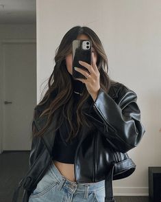 Looks Black, American Beauty, Black Leather Jacket, Looks Style, Mode Inspiration, Teen Fashion Outfits, Looks Vintage, Aesthetic Outfits, Outfits Casuales