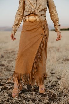 This fringed, flowing skirt pays tribute to Lily’s ties to Nevada. With a touch of Western elegance, it captures the beauty of the landscapes that inspired it. Perfect for cowgirls who blend heritage with high fashion, this skirt moves with you, just like the wind over the Nevada sagebrush. True to Size Little to Medium Stretch Faux Suede Fringe Detailing Ankle Length Skirt