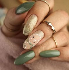 Green Gingerbread Nails, Xmas Green Nails, Gingerbread Nails Art, Different Christmas Nails, Simple Gingerbread Nails, Ginger Bread Nails Design, Christmas Nails Gingerbread Man, Gingerbread Christmas Nails, Gingerbread Man Nail Art