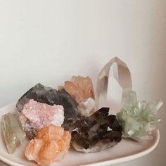 Botanical Apothecary, Crystals At Home, Display Crystals, Crystal Aesthetic, Pretty Rocks, Crystal Decor