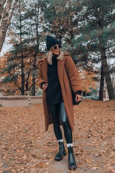 Winter Montana Outfits, Layered Shacket Outfit, Gatlinburg Tennessee Winter Outfits, Nyc Style Outfits Cold Weather, Current Winter Fashion Trends, 57 Degree Weather Outfit Fall, Wisconsin Winter Outfits, Cold Weather Outfits Midsize, Tennessee Winter Outfits