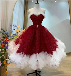 A beautiful red dress worn for Christmas shoot/ on christmas day. Christmas Ball Gowns, Diy Christmas Dress, Christmas Theme Dress, Christmas Ball Dress, Navidad Outfit, Beautiful Elegant Dresses, Mrs Claus Costume, Gingerbread Dress, White Christmas Dress