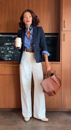 Ny Outfits, Classic Style Outfits, Casual Outfit Inspiration, Claw Clips, Fashion Hacks Clothes, Casual Work Outfits, Fashion Mistakes, Work Outfits Women, Bucket Hats