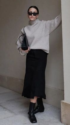 Maxi Skirts Fall 2022, Maxi Skirts 2022, Long Skirt With Combat Boots, Long Jersey Skirt Outfit, Long Skirt Ankle Boots Outfit, How To Style Knitted Skirt, Long Navy Skirt Outfit Winter, Black Maxi Skirt Outfit 2023, Long Skirt With Tennis Shoes