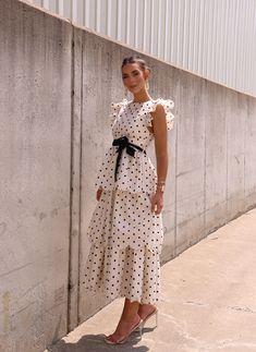 Impossibly Chic Midi Dress MABLE Housewife Dress, Chic Midi Dress, Midi Dress Chic, Teaching Outfits, Outfit Inspired, York Dress, Polka Dot Design, Dot Design, Modern Dress