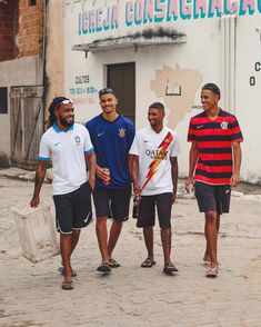 Brazilian Street Style, Brazil Street Style, Medusa Moodboard, Brazil Lifestyle, Sports Jersey Outfit, Block Core, Soccer Fashion, Soccer Team Shirts, Soccer Style