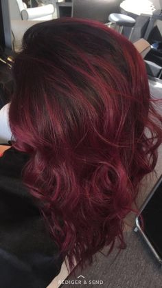 Black Shadow Root To Red, Shadow Root Burgundy Hair, Burgundy Hair Shadow Root, Cherry Red Hair With Shadow Root, Dark Red Hair With Dark Roots, Cherry Red Hair With Dark Roots, Burgundy Hair With Black Roots, Dark Red Hair With Black Roots, Dark Red Shag Haircut