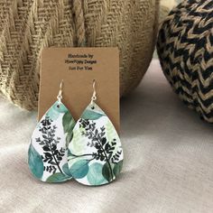 Gorgeous, Handmade Wooden Earrings, Delightfully Designed In A Natural Leaf Print. Makes Any Outfit Really Pop! Lightweight And Easy On The Ears. Come With Rubber Stoppers On The Back. The Wood Tear Drop Shapes Measure 2” Long. Really Fun And Pretty Earrings. Makes A Great Gift. Hand Painted Earrings Wood, Homemade Earrings, Hand Painted Earrings, Paper Jewelry, Leaf Nature, Earring Crafts, Wooden Earrings, Pretty Earrings, Botanical Print