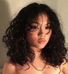 Cute Curly Bob Hairstyles, Korean With Curly Hair, 2b Curly Hair Haircuts Long, Curly Short Layers, Face Claim Curly Hair, Short Curly Hair With Bangs Hairstyles, Curly Grunge Hair, Curly Hime Cut, Curly Hair Bangs Round Face