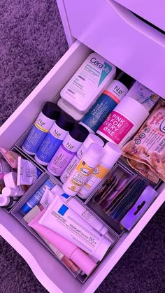 Rangement Makeup, Makeup Collection Goals, Beauty Room Vanity, Room Organization Bedroom, Makeup Drawer Organization, Makeup Drawer, Beauty Natural Products, Shower Skin Care, Girly Room