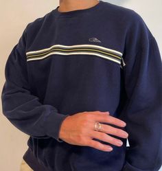 Sweatshirt Men Aesthetic, Men Sweatshirt Outfit Mens Fashion, Men’s Crewneck, Vintage Surfwear Outfits, 90s Surf Fashion, Mens Crewneck Sweatshirt Outfit, Crewnecks Men, Crewneck Outfit Men, Men Sweatshirt Outfit