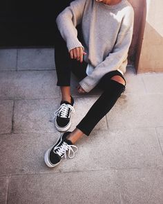 ⦿ Sydney via Europe info@andicsinger.com emily@chicbloggermanagement.com.au Vans Outfit Girls, Old Skool Outfit, Vans Old Skool Outfit, Black Ripped Jeans, Comfy Sweaters, Mode Inspo, Distressed Black Jeans, Casual Fall Outfits