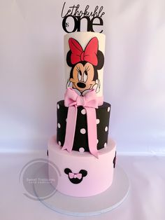 a minnie mouse birthday cake with polka dots