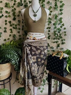 Earth Boho Outfits, Earthy Oversized Outfits, Fairy Core Bikinis, Mystical Asethic Outfits, Earth Vibe Outfits, Mother Nature Outfit Ideas, Island Concert Outfit, Earthy Core Aesthetic, Gold Themed Outfit