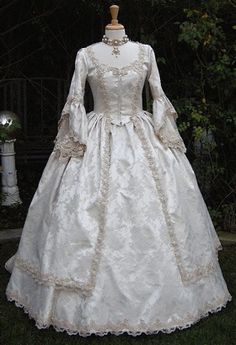 Huge Dresses, Roccoco Dresses, Era Victoria, 1700 Fashion, Gaun Abad Pertengahan, Old Fashion Dresses, Royal Dresses