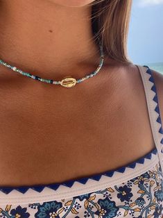 🧵Stretchy string  💙🤍 seed beads 🐚 puka shell charm (gold or silver) 🌊🪩 preppy style Made with a bead spinner so each is unique! Shell And Bead Necklace, Summer Necleses, Puka Shell Bracelet, Beach Girl Jewelry, Bead Spinner, Beachy Necklaces, Beach Necklace, Shell Necklace, Coastal Jewelry