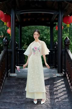 ❣️ This set includes one Ao Dai Top and 1 Pants Style: Modernized  Material: Mesh, Chiffon and Silk. Non Stretch ❣️ This beautiful and modern ao dai set is perfect for any special occasions: Lunar NewYear, Mid Autumn Festival, Attending Wedding, or a Family photoshoot. ❣️ Please note: - Sizing may run 1-2 sizes smaller than American standard sizes, please refer to the sizing charts for sizing. - Please contact me if you have any questions ❣️We are proud to provide you with the highest quality fabric, handpicked modest colors, wide-range of designer styles and sizes. At Ao Dai byCuteSass, you will find: - Unique Designer Styles - Designer Highest quality material, ranging from premium chiffon to real silk - New and wide range of designs - We provide accurate sizings and support sizing excha Sangjit Dress, Modern Ao Dai, Vietnamese Ao Dai, Elegant Summer Dresses, Mid Autumn, Mid Autumn Festival, Traditional Attire, Lunar New Year