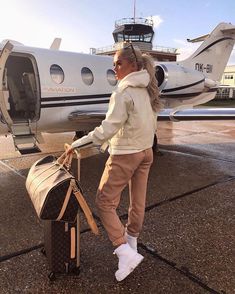 Louis Vuitton Basket, Airplane Outfits, Sac Louis Vuitton, Louis Vuitton Sneakers, Luxury Lifestyle Fashion, Luxury Lifestyle Women, Rich Girl Aesthetic, Rich Girl Lifestyle, Rich Lifestyle