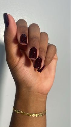 #nailart Dark Nails On Brown Skin, Short Gel Nails On Dark Skin, Burgundy Nails Square Short, Winter Nail Colors Black Women, Acrylic Nail Designs Dark Skin, Winter Neutral Nails 2023, Black Nail Polish On Dark Skin, Simple Nails Dark Skin, Gold Nails On Dark Skin