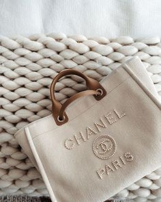 Chanel Pearls, Chanel Paris, 가을 패션, Cute Bags, Replica Handbags