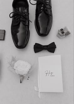 wedding detail shots, wedding photos, wedding photography, wedding flat lay, groom detail shots, wedding photo shot list, groom details photos Wedding Photo Shot List, Groomsmen Pics, Wedding Photography Shot List, Wedding Detail Shots, Shots Wedding, Wedding Photo List, Wedding Shot List