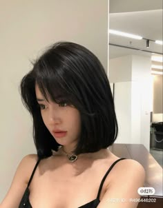 Haircuts Korean Women, Korean Hair Inspo Short, Korean Haircut Thick Hair, Asian Bobs Haircuts, Short Asian Hair Styles, Kpop Haircut Female Medium, Short Straight Hair Aesthetic, Short Asian Hair With Bangs, Short Hair Inspo Straight