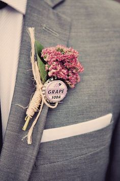 a boutonniere with flowers attached to the lapel of a suit jacket