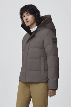 The MacMillan Parka is updated with streamlined hood details, added backpack straps and two additional interior pockets. This hip-length parka pairs great warmth with stylized features including a quilt-through design and a curved hemline. The MacMillan Parka provides fundamental protection regardless of the weather. Canada Goose Macmillan, Canada Goose Parka, Canada Goose Mens, Men Parka, Puffer Parka, Tricot Fabric, Baby Outerwear, Mens Parka, Down Parka