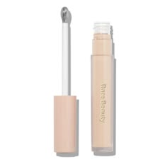 Rare Beauty Under Eye Brightener, Rare Beauty Positive Light, Under Eye Brightener, Dream Products, Preppy Makeup, Light Concealer, Dream Makeup, Makeup List