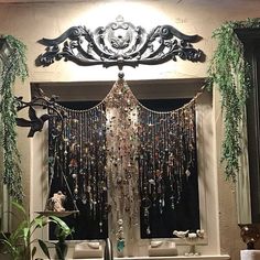 a bathroom decorated in black and white with lots of beads