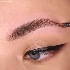 Soap Brows Tutorial, New Eyebrow Trend, Brow Makeup Tutorial, How To Do Brows, Brows Tutorial, Soap Brows, Benefit Cosmetics Brow, Transparent Soap, Glycerine Soap