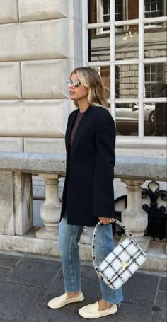 Sofia Richie Loafers, Sofia Richie Quiet Luxury, Sophie Richie Style 2023, Sofia Richie Modest Style, Sofia Richie Handbags, Quite Luxury Fashion, Sophia Richie Grainge