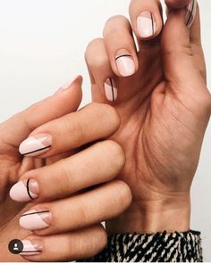 12 auténticas ideas de uñas minimalistas que puedes hacer tú misma | Mujer de 10 Neutral Nail Art Designs, Line Nail Designs, Neutral Nail Art, Colorful Nail, Modern Nails, Geometric Nail