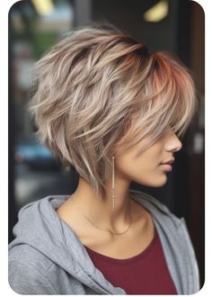 Bold Blonde Hair Color Ideas, Pixie Hairstyles Medium Length, Hairstyles Layered Bob, Babylights On Short Hair, Hot Mom Haircut, Sassy Short Haircuts, Short And Sassy Hair, Razor Cut Bob, Shaggy Bob Hairstyles