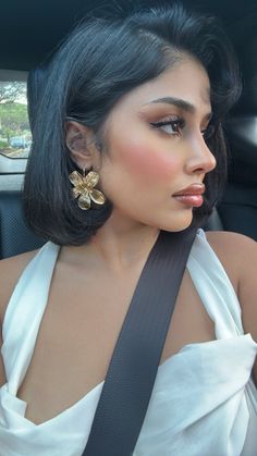 Glamour Makeup Looks, Sleek Short Hair, Pretty Babe, Spring Makeup, Artistry Makeup, Bobs Haircuts, Maquillaje De Ojos, Bob Hairstyles