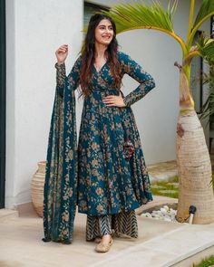 Shifon Dresses, Suits For Women Indian, Fancy Lehenga, Simple Frock Design, Stylish Kurtis Design, Fashion Show Dresses, Cotton Anarkali, Velvet Dress Designs, Simple Kurta Designs