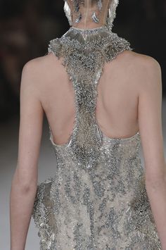 . Couture Beading, Couture Embroidery, Couture Tops, Fashion Details, Fashion Week Spring, Rear View, Special Occasion Dresses