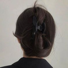 Looks Style, Claw Clip, Hair Goals, Hair Inspo, Business Women, A Black, Hair Clip, Her Hair, Hair Inspiration