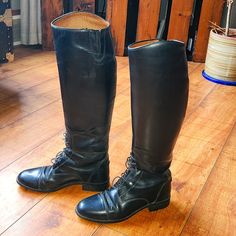 These Ariat Heritage Ii Field Boots Are Size 8.5, Medium Height, Full Calf. These Are Tall Riding Boots Designed For Equestrian Sport, Made Of Genuine Leather. Good Used Condition - No Zipper. Ariat Shoes, Tall Riding Boots, Equestrian Sports, Designer Boots, Riding Boots, Equestrian, Genuine Leather, Women Shoes, Zipper