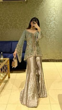 Pakistani Fancy Dresses, Pakistani Dresses Casual, Beautiful Pakistani Dresses, Salwar Kamiz, Indian Dresses Traditional, Traditional Indian Outfits