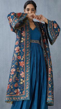 Mode Tips, Mode Kimono, Mode Hippie, Volleyball Hairstyles, Fantasy Fashion, Kimonos, Indian Outfits, Stylish Dresses, Blue Dress